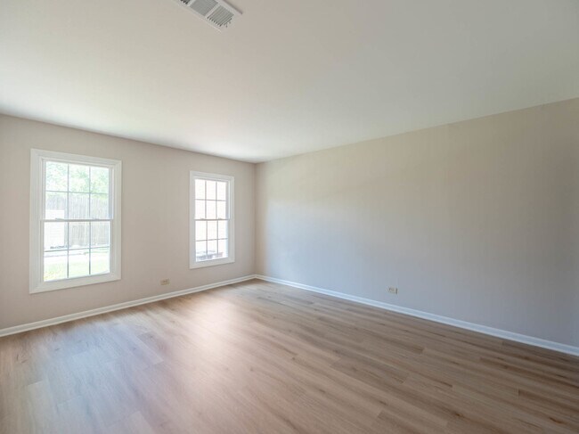 Building Photo - 530 Shorely Dr