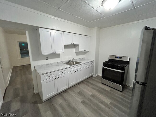 Building Photo - 2232 W 103rd St