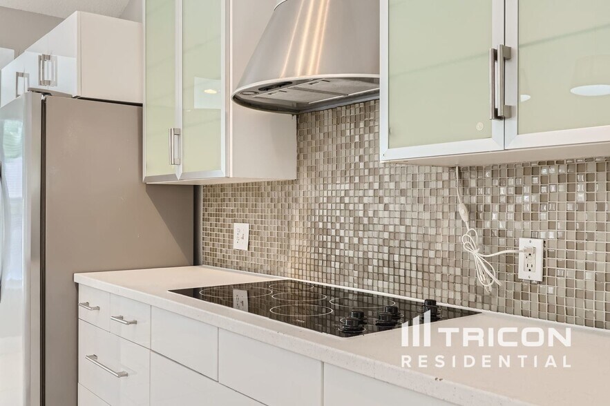 Building Photo - 330 Tinder Pl