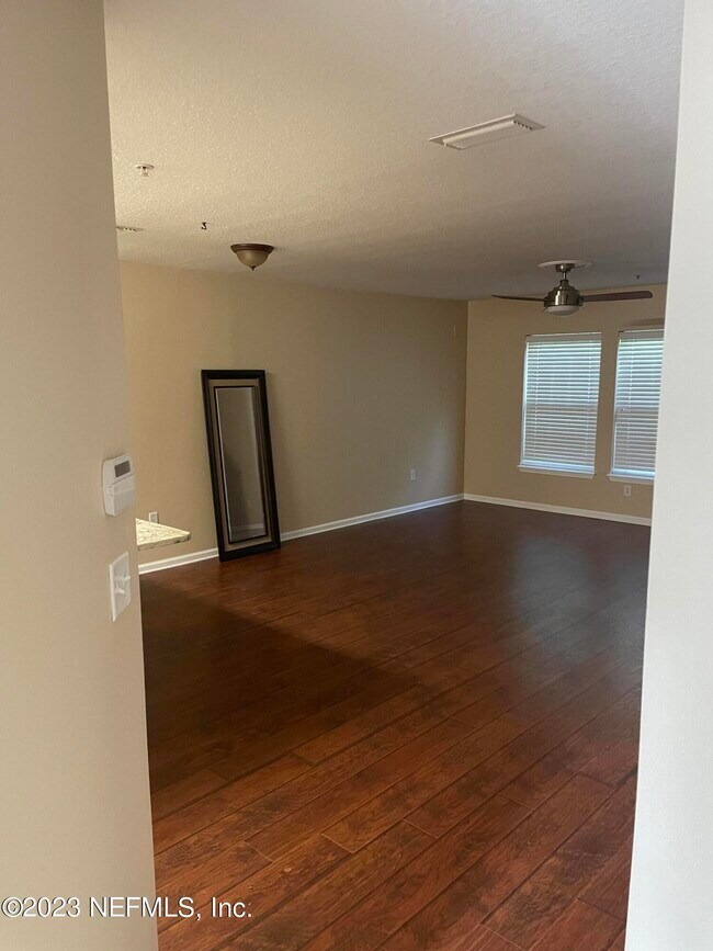 Building Photo - 876 Black Cherry Dr S
