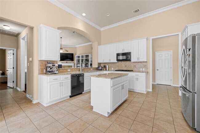 Building Photo - 814 Arrowhead Trail