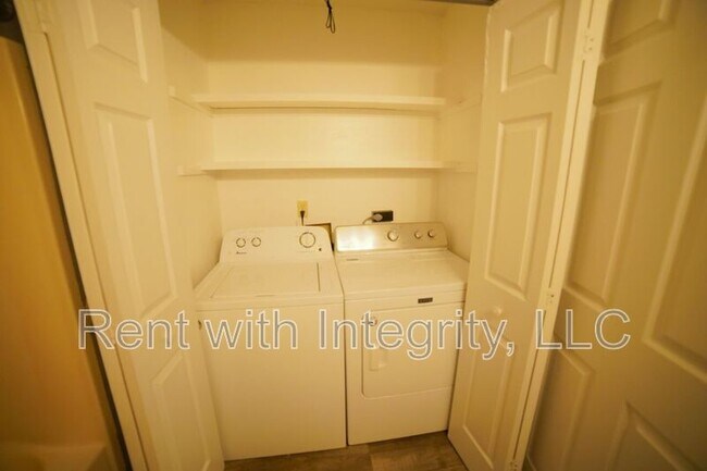 Building Photo - 6315 S Placid Pl