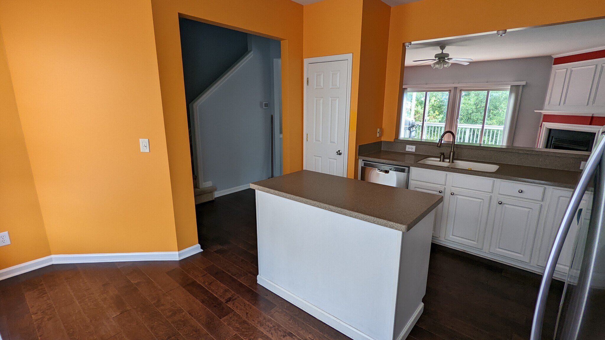 Kitchen with island - 106 Chandler Chase Ct