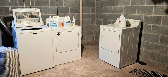 Building Photo - 2 Bedroom 1 Bathroom in Elizabethtown!
