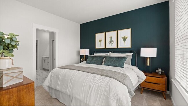Building Photo - This well-maintained 3-bedroom, 3-bath hom...