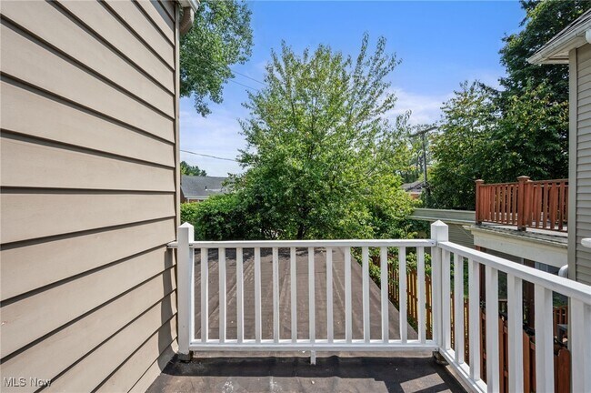 Building Photo - 3595 Glencairn Rd