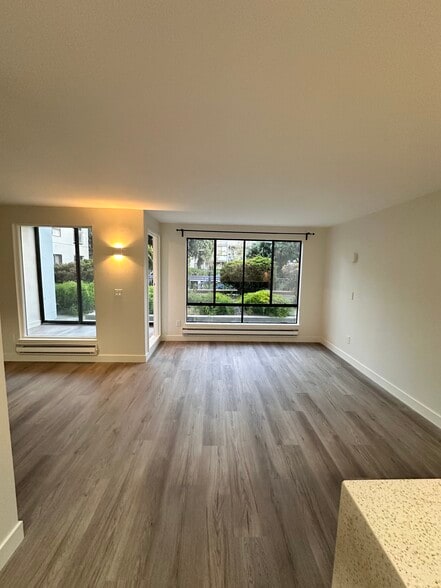 Building Photo - 6 Admiral Dr