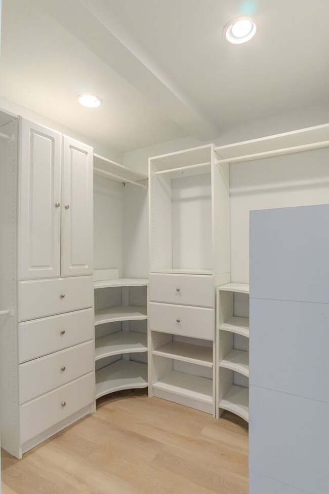 Building Photo - 3bd/1.75ba Seattle Home