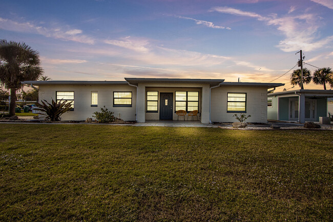 Building Photo - 4605 Ocean Beach Blvd