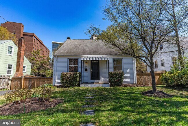 Building Photo - 859 N Abingdon St