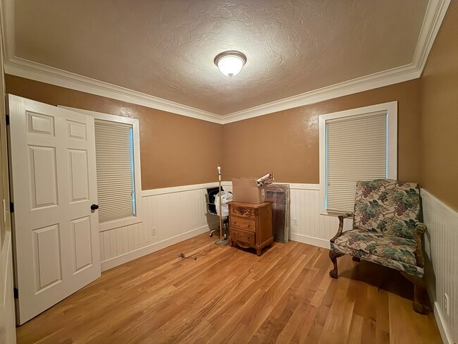 Building Photo - 240 S Main St