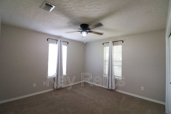 Building Photo - 9001 Thompson Dr