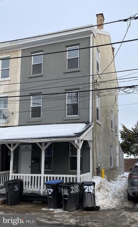 Building Photo - 220 Pearl St