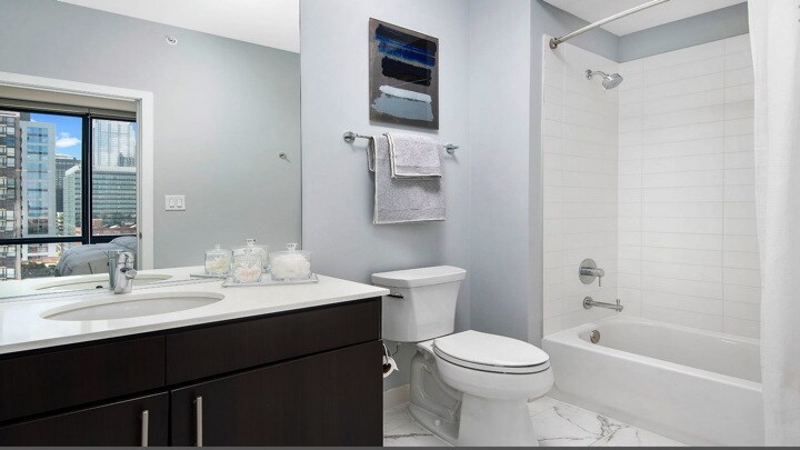 Building Photo - 801 W Adams St