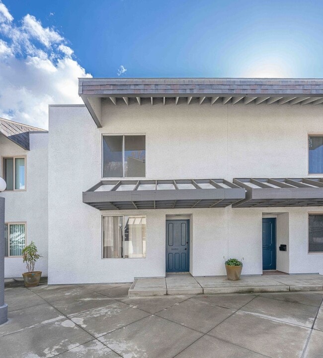 Building Photo - SPACIOUS 2 Bed Townhouse in Garden Grove