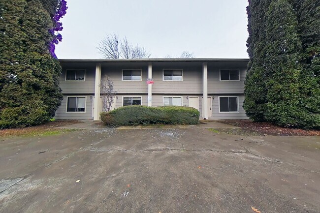 Building Photo - 2 Bedroom 4-Plex ~ South Corvallis ~ Small...