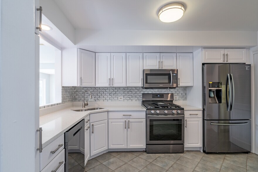 Building Photo - 731 Hibbard Rd