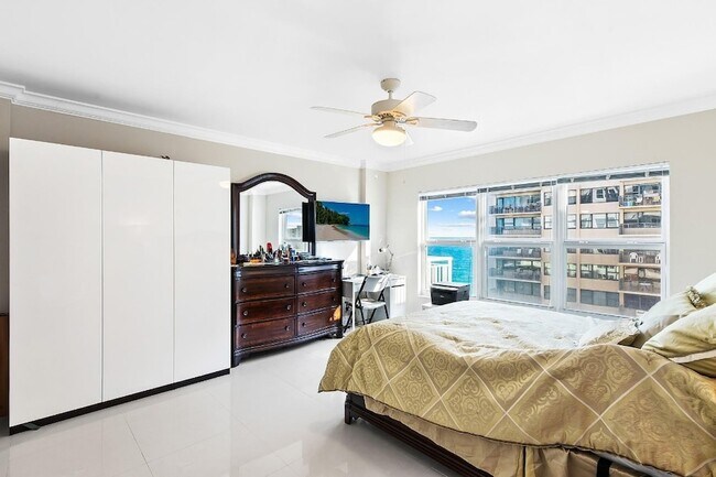 Building Photo - 3850 Galt Ocean Dr