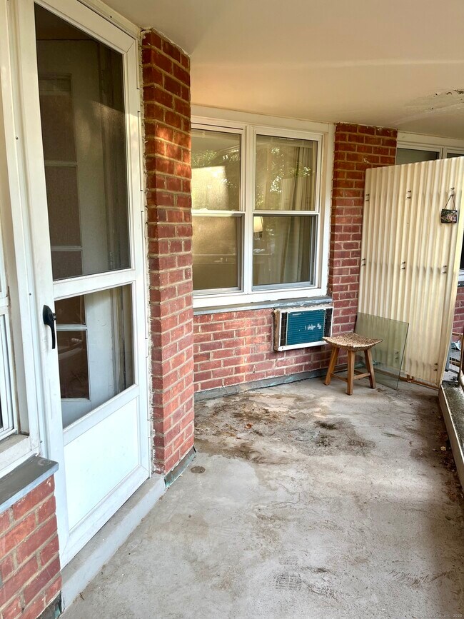 Building Photo - 71 Strawberry Hill Ave