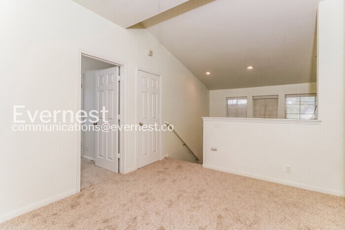 Building Photo - 709 W 35th St