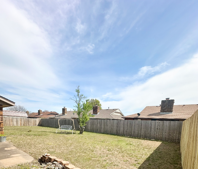 Building Photo - 6713 Dover Ct