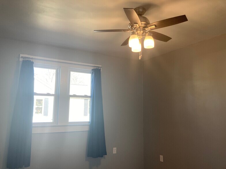 Building Photo - 8 N Indiana Ave