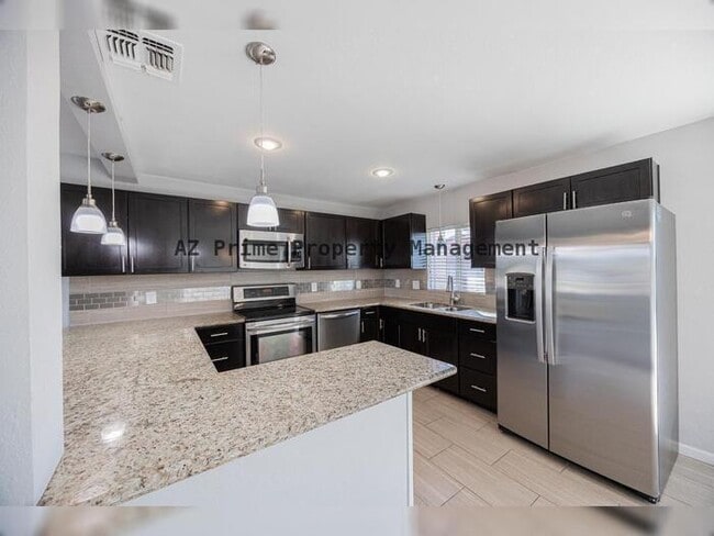 Building Photo - 1619 E Whitton Ave