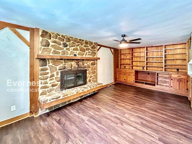 Building Photo - 2771 Winding Ln NE