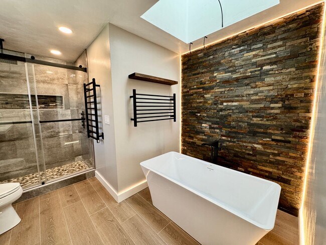 Building Photo - Great Neck Pool Home! First-Time Rental Available NOW! Pet Friendly - Corner Lot - Top Schools!