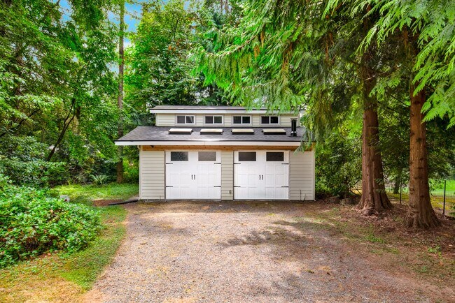 Building Photo - Cottage Lake RV Parking Garage/Shop Plus N...
