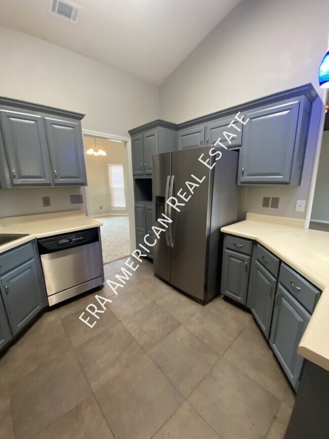 Building Photo - 2621 Barefoot Creek Cir