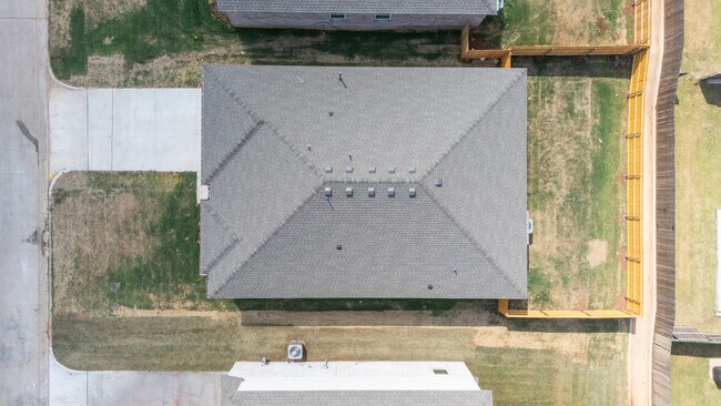 Building Photo - 2123 W 30th Pl