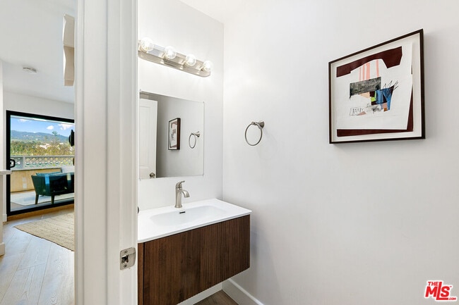Building Photo - 6502 Dume Dr
