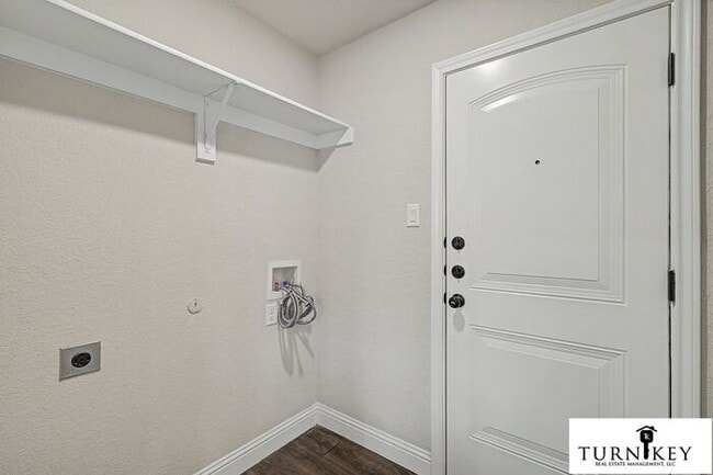 Building Photo - COMING SOON! 3BD/2BA Energy-Efficient Duplex | Granite | Island Kitchen | Garage | Yard Care Incl...