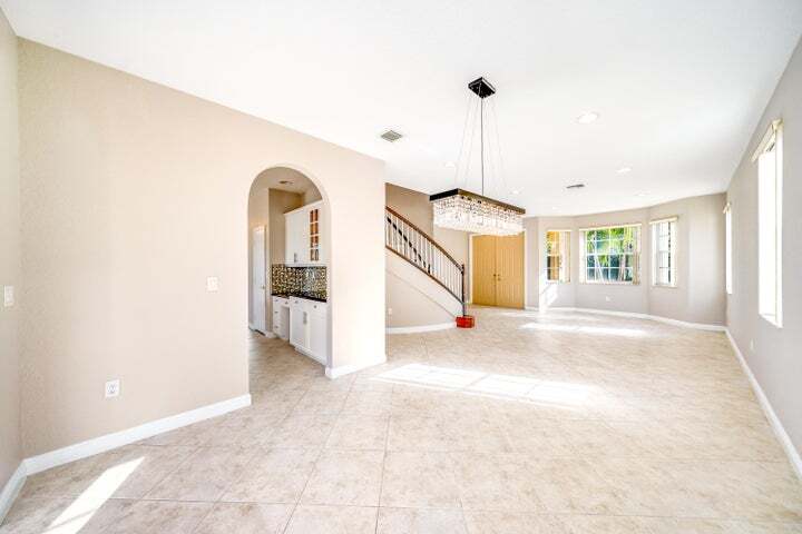 Building Photo - 2324 Simonson Dr