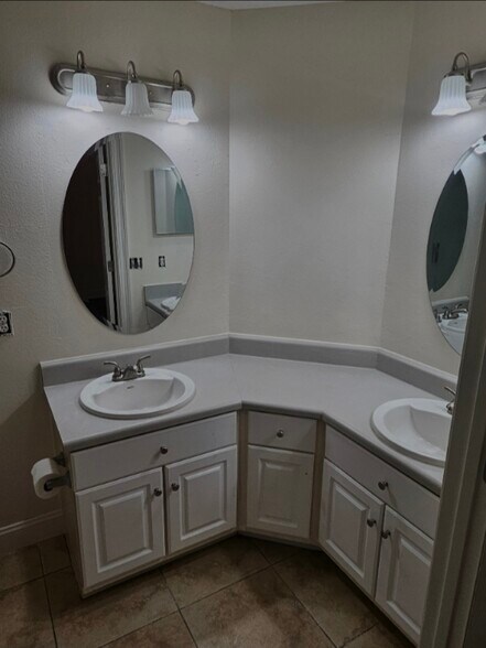 Building Photo - 1131 Camaree Pl