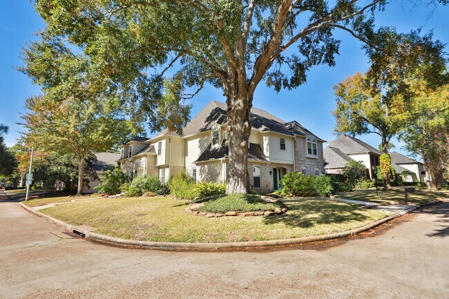 Building Photo - 722 Crossroads Dr