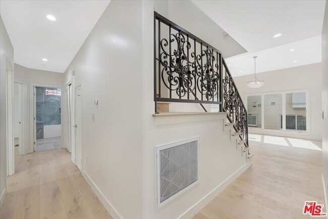 Building Photo - 1928 Montecito Dr