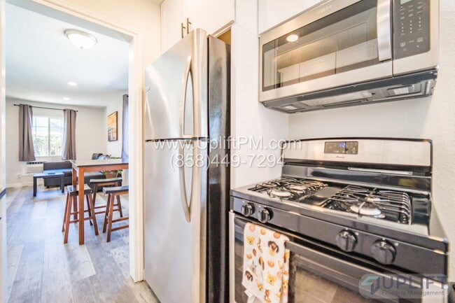 Building Photo - 4237 Swift Ave