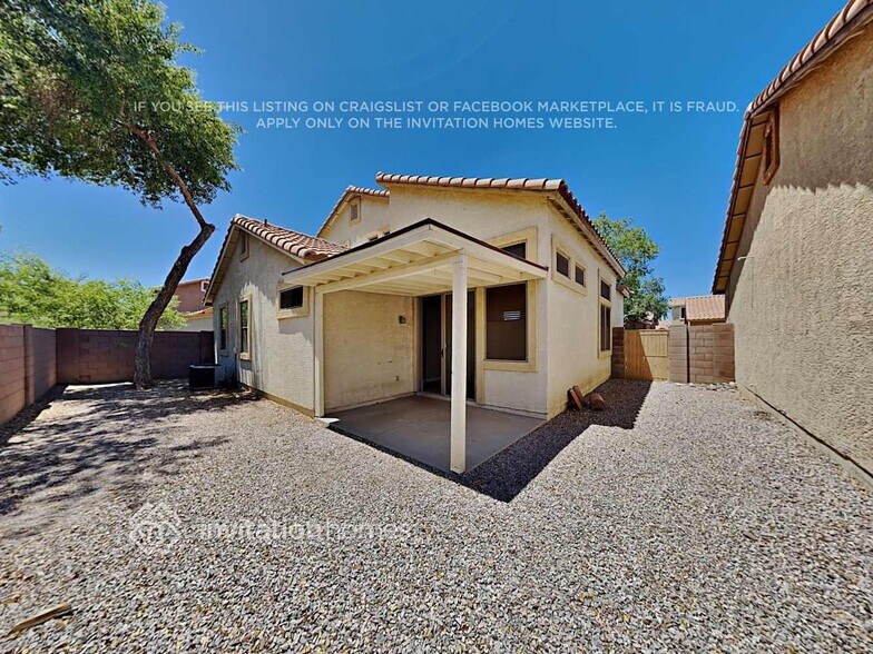 Building Photo - 8947 E Capri Ave