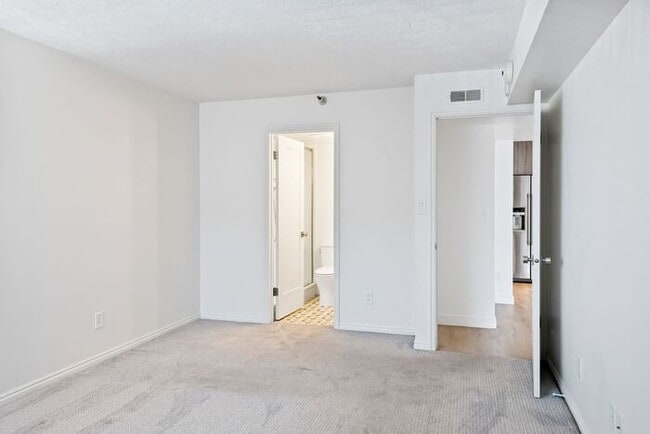 Building Photo - 2BR Condo w/ Covered Parking and Balcony Views at Broadway Towers