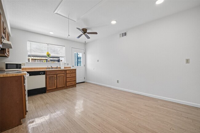 Building Photo - 6401 Deihl Rd