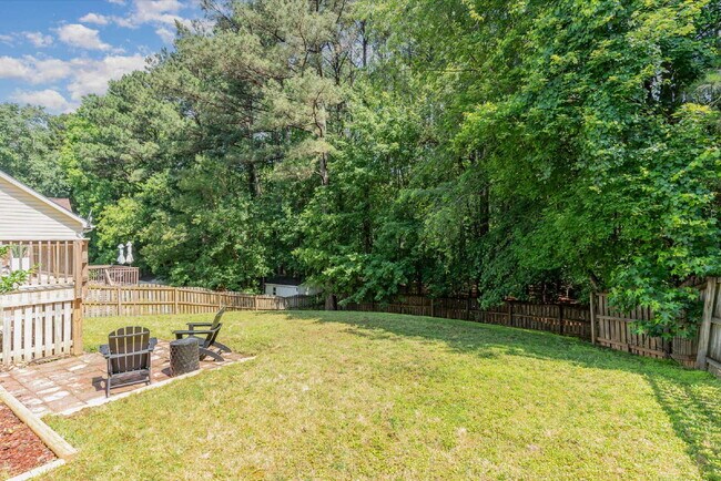 Building Photo - Charming 4-Bed Home with Fenced-in Backyard in Leesville District
