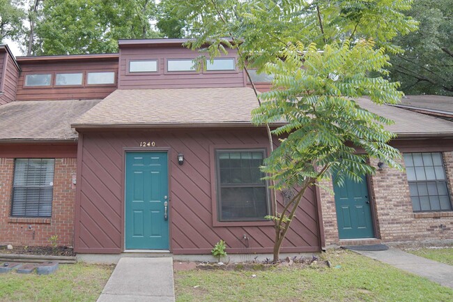 Primary Photo - 1240 High Rd