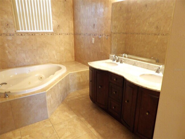Building Photo - 3074 Bay Laurel Cir N