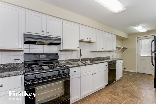 Building Photo - 728 Jackson Ave