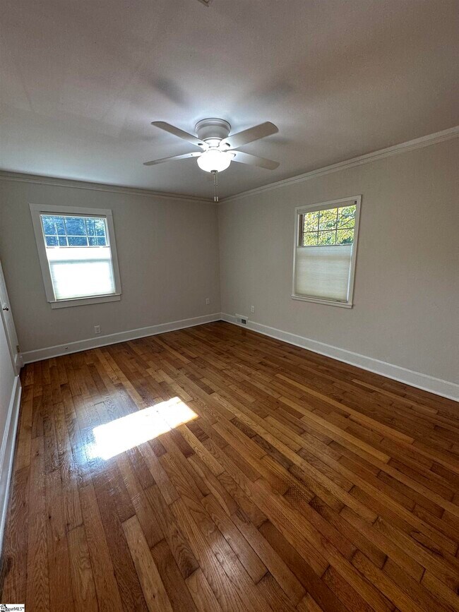 Building Photo - 600 University Ridge
