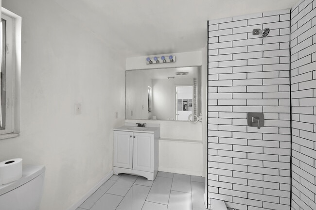 Building Photo - 132 E Central Blvd