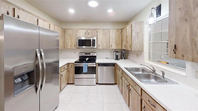 Building Photo - 8665 SW 94th St