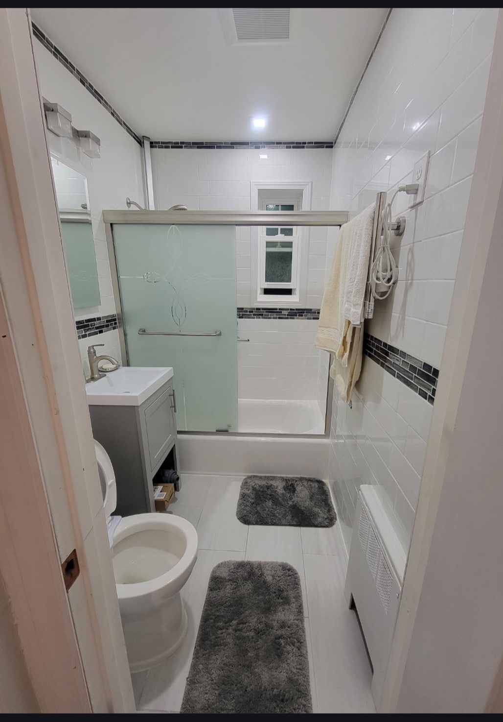 Building Photo - 22414 Kingsbury Ave